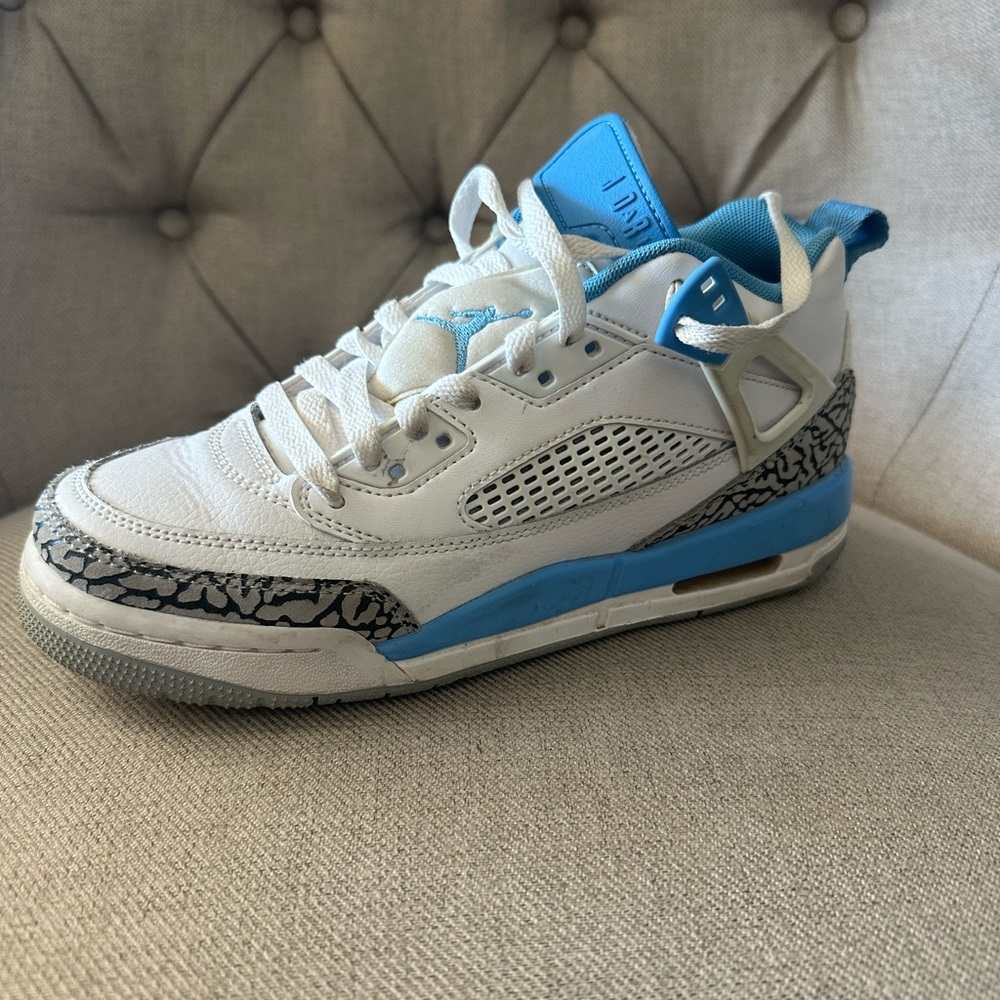Jordan Kids Sneakers in White and Blue
